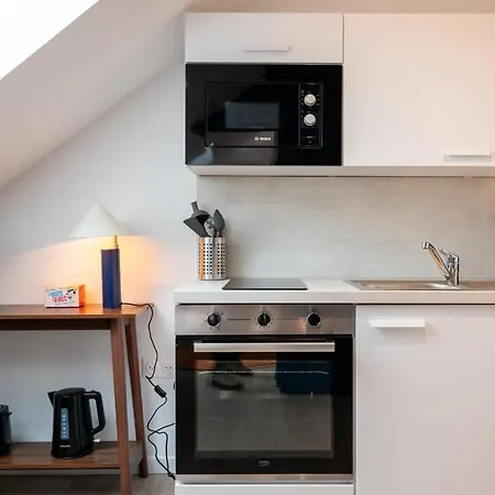 Apartment Sous Les Combles Cote Rue, Parking Gratuit *