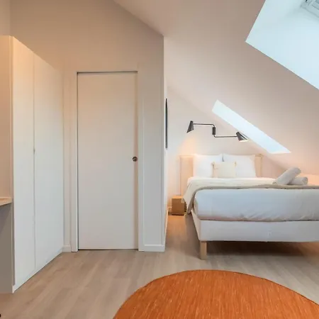 Sous Les Combles Cote Rue, Parking Gratuit *