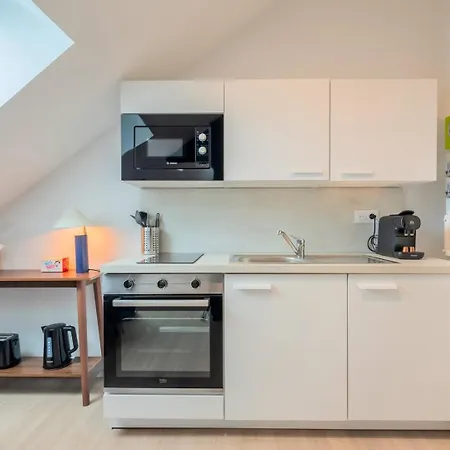Apartment Sous Les Combles Cote Rue, Parking Gratuit