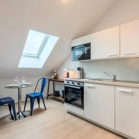 Apartment Sous Les Combles Cote Rue, Parking Gratuit *
