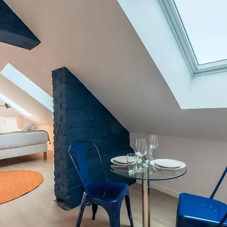 Sous Les Combles Cote Rue, Parking Gratuit