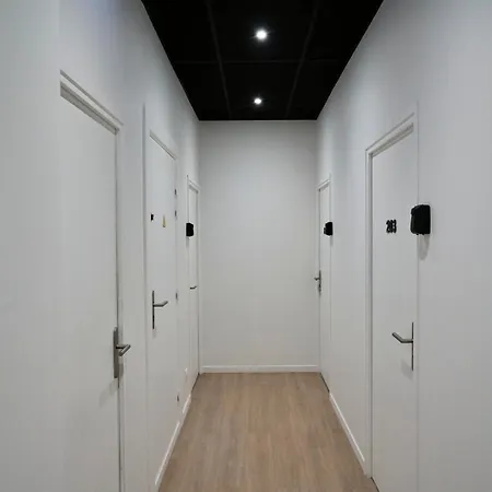 Sous Les Combles Cote Rue, Parking Gratuit Apartment *