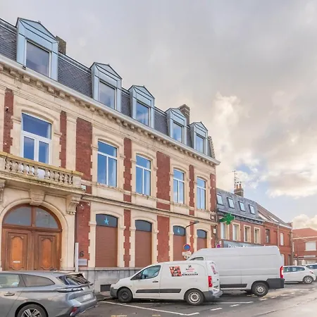 Sous Les Combles Cote Rue, Parking Gratuit